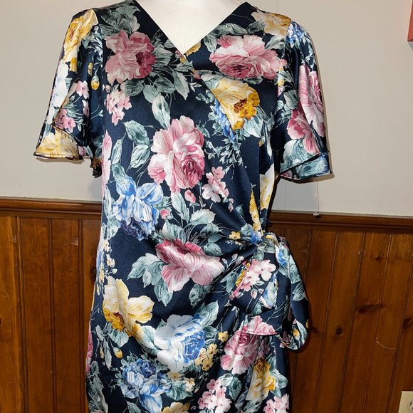 NWT Women's Lilyful Floral Multicolor Wrap Dress Size L $65 - Picture 1 of 7